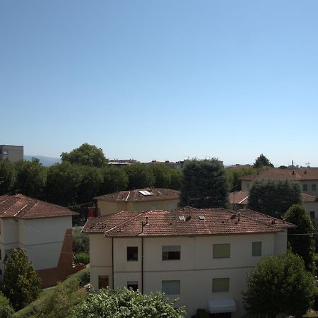 Appartamento Via Grandi - Free Gated Parking - 5 Minutes From Center Lucca Buitenkant foto