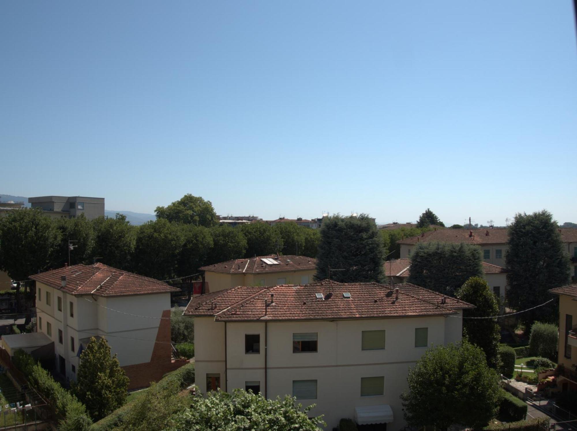Appartamento Via Grandi - Free Gated Parking - 5 Minutes From Center Lucca Buitenkant foto